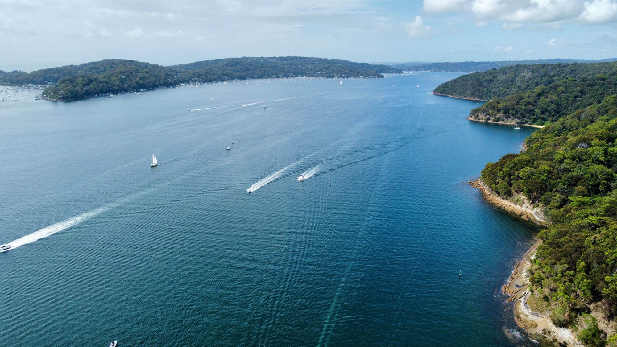boats-sailing-through-pittwater-streams